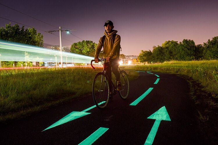 Piste cyclable phosphorescente – OliKrom©