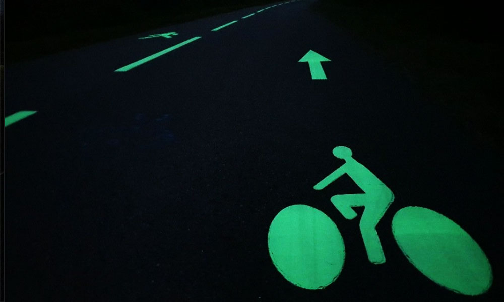 De la peinture photoluminescente testée sur une piste cyclable à Cherbourg