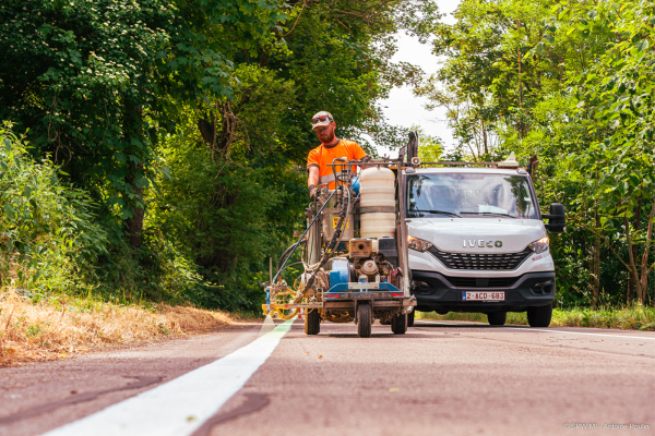 Marquage LuminoKrom sur la piste cylcable de Beez en Belgique