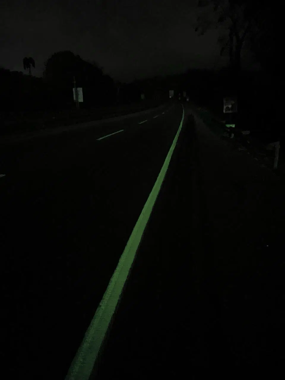 peinture luminescente au sol