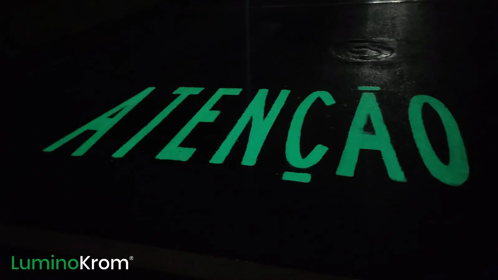peinture luminescente au sol