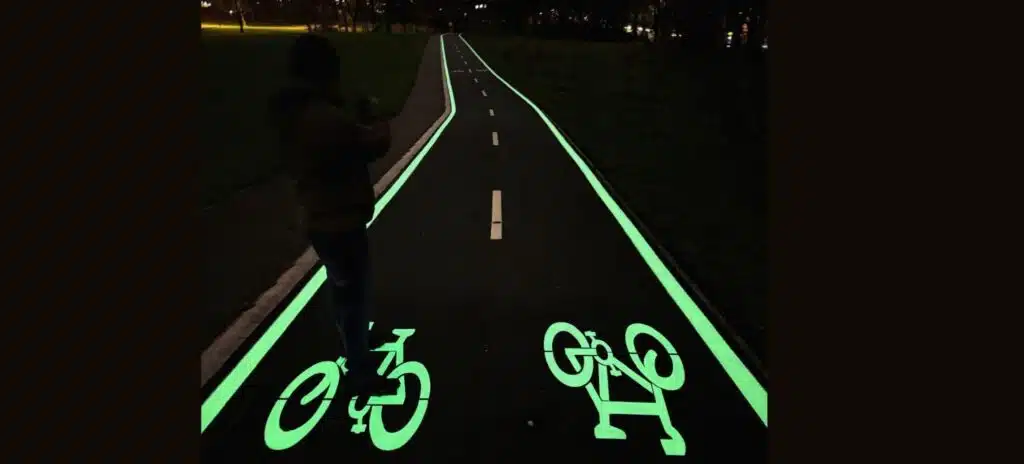 Chantier piste cyclable luminescente Liverpool